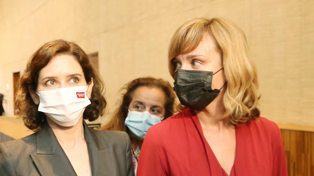 La ministra de Educación, Pilar Alegría, junto al presidente de la Junta, Alfonso Fernández Mañueco, y la presidenta madrileña, Isabel Díaz Ayuso. / ICAL