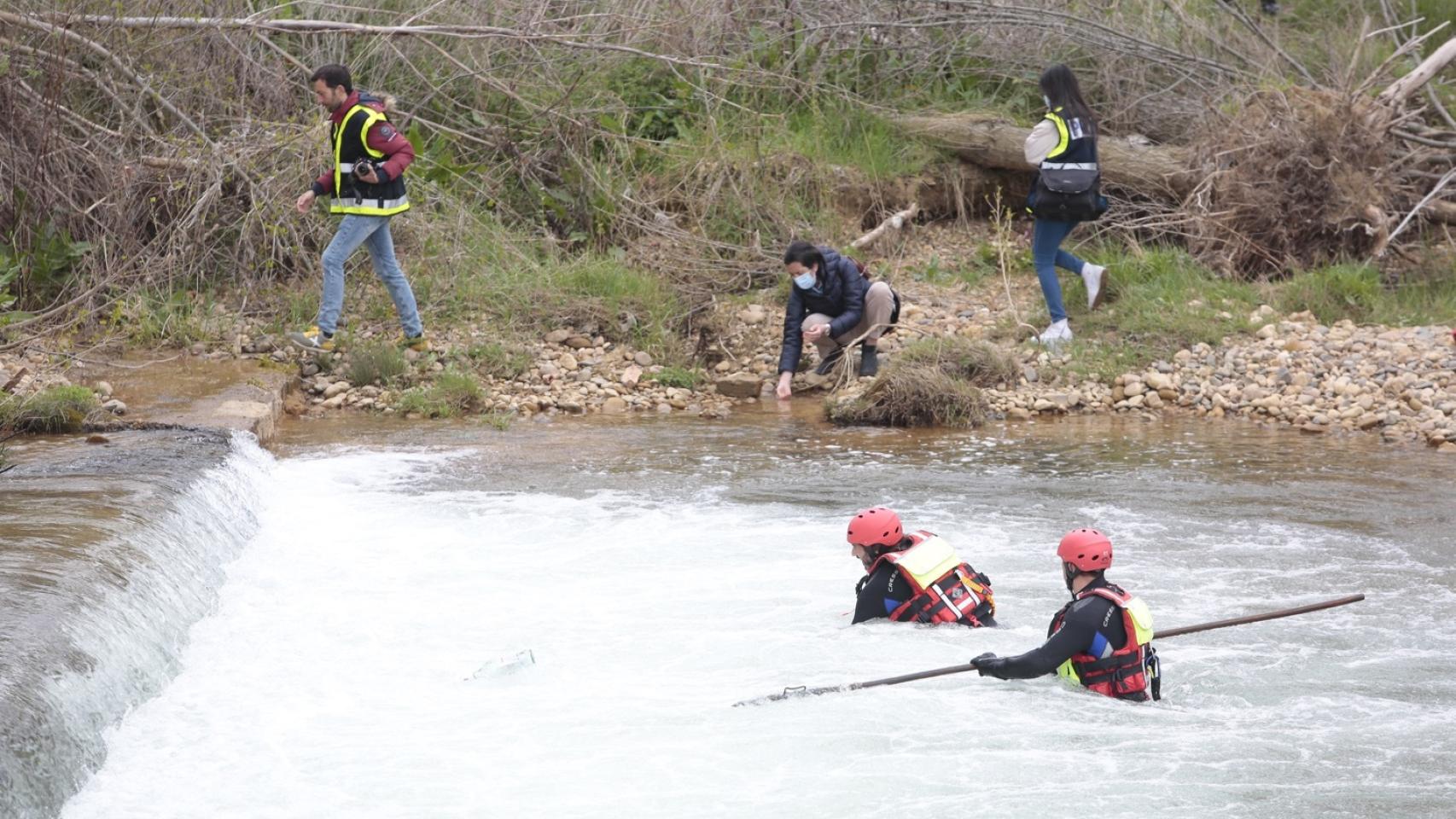 Buscan a un hombre en las cercanías del río Torío que dejó su ropa y a su perro en la orilla
