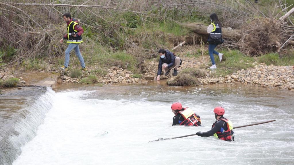 Buscan a un hombre en las cercanías del río Torío que dejó su ropa y a su perro en la orilla