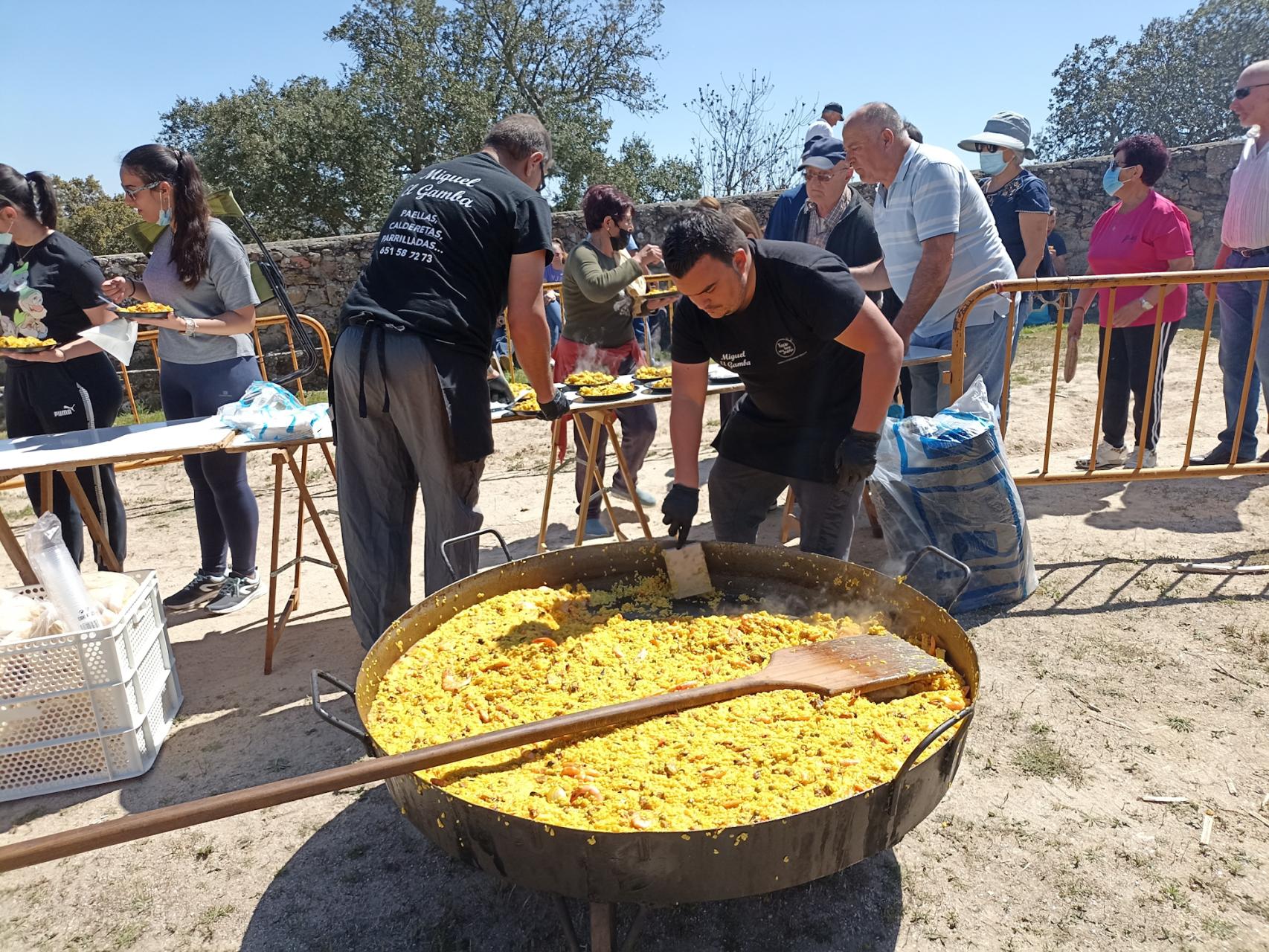 El Ayuntamiento de Villarino invitó a paella a todos los presentes