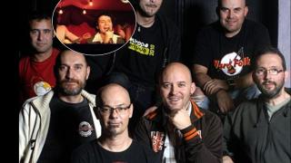 Celtas Cortos en 2010 con Antuan arriba en el círculo