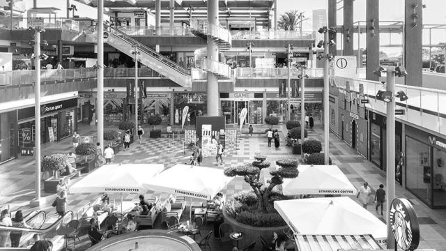 Un centro comercial.