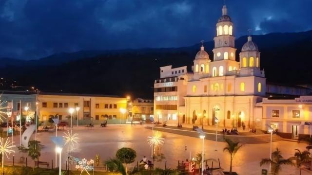 En Colombia hay otra Málaga con la catedral terminada.