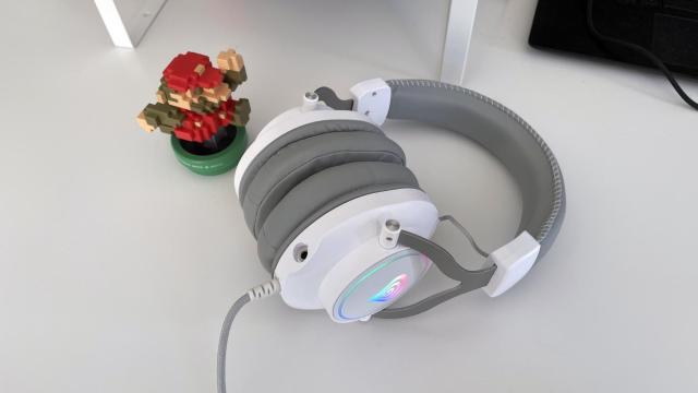 Genesis Neon 750 RGB.