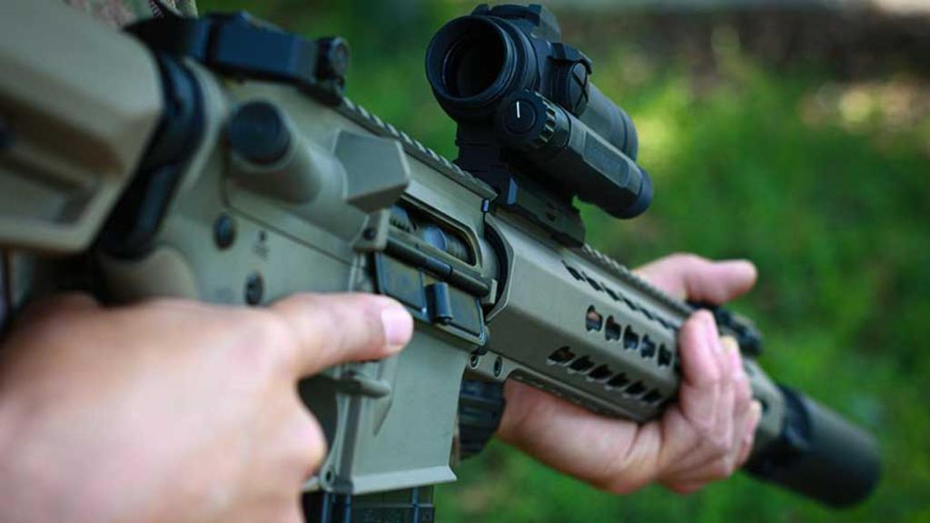 Diseño del rifle de asalto UAR-15.