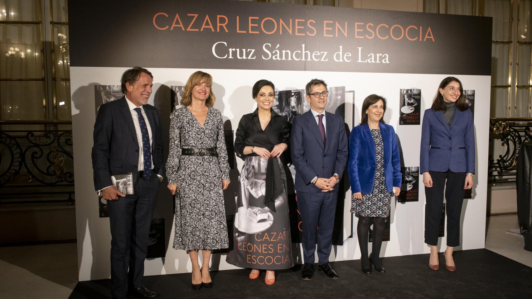 José Crehueras, presidente del Grupo Planeta; Pilar Alegría, ministra de Educación; Cruz Sánchez de Lara, vicepresidenta de EL ESPAÑOL; Félix Bolaños, ministro de la Presidencia; Margarita Robles, ministra de Defensa; y Pilar Llop, ministra de Justicia.