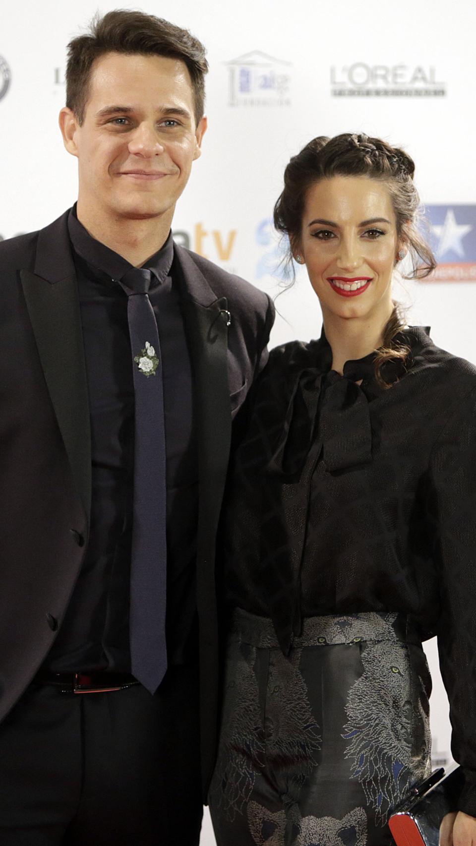Christian y Almudena, posando sonrientes en un evento público en 2017 cuando aún eran matrimonio.