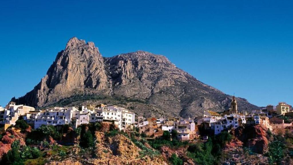Panorámica del municipio alicantino de Finestrat.