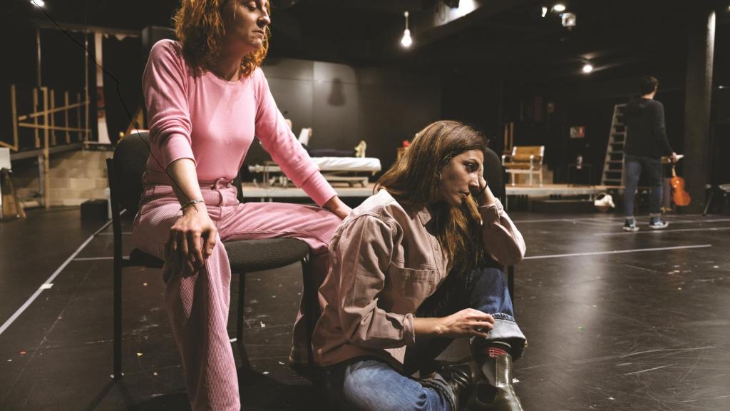 Nuría Mencía y Bárbara Lennie en un ensayo. Foto: Luz Soria