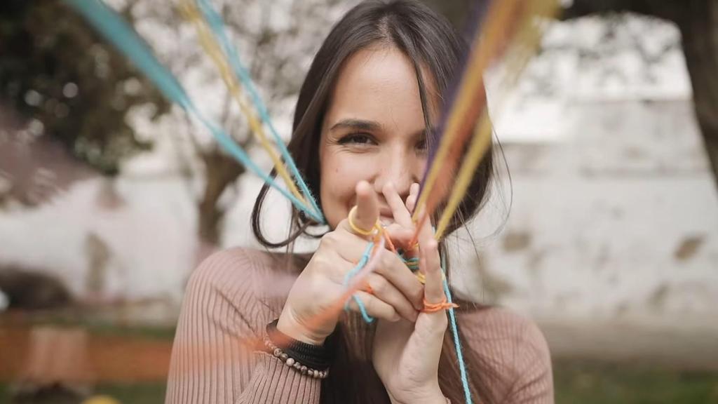 Ángela en el vídeo.