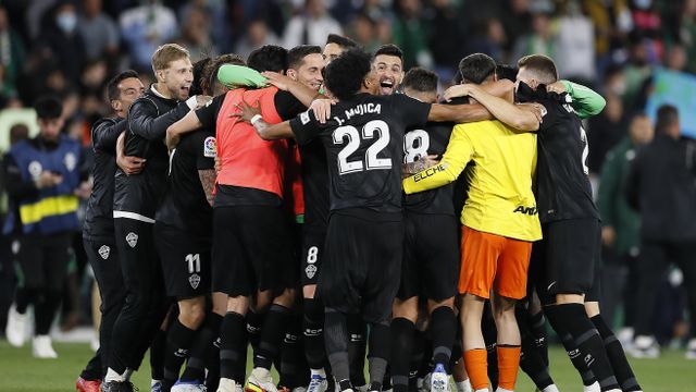El entrenador Francisco valora la victoria del Elche frente al Betis: Es un triunfo que sabe muy bien.