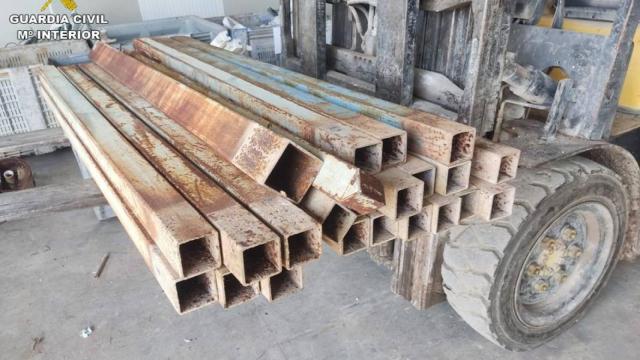 El arrestado entraba a las empresas de Novelda para llevarse las sujeciones de las planchas de mármol.