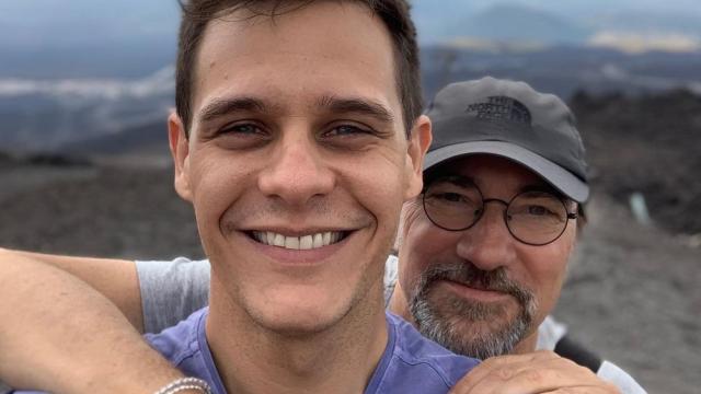 El presentador Christian Gálvez junto a su padre, Juan Carlos Gálvez, en una imagen reciente de sus redes sociales.