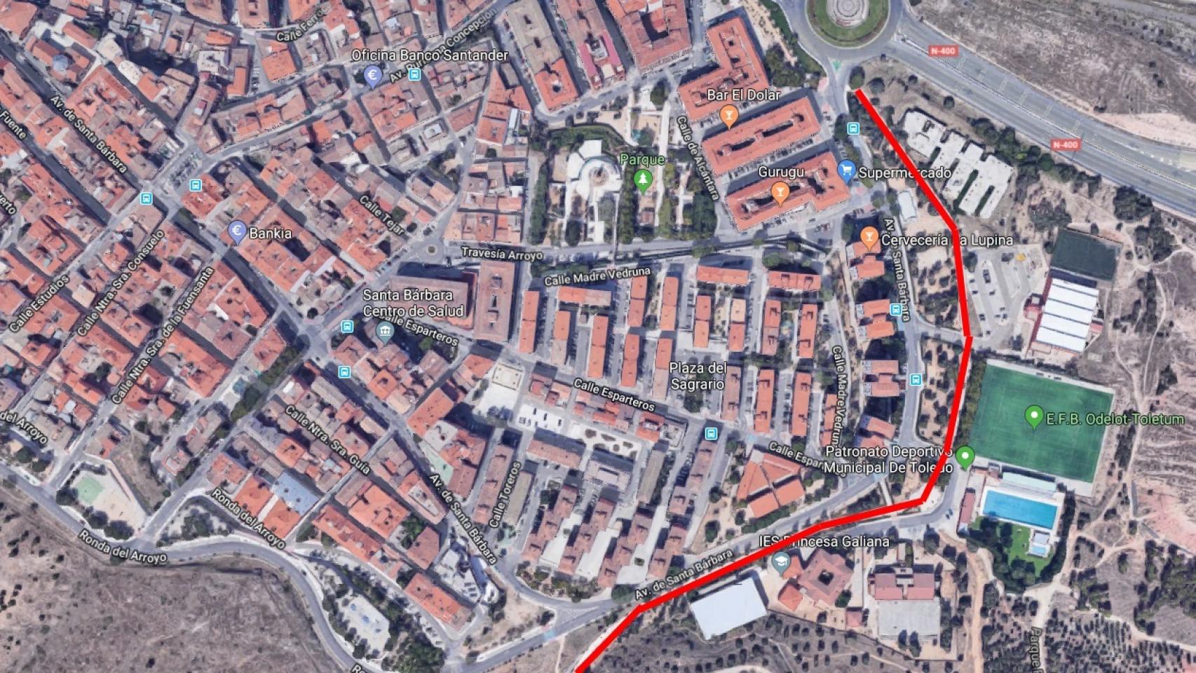 El paseo de Don Vicente, marcado con una línea roja, discurre por la zona este del barrio toledano de Santa Bárbara.
