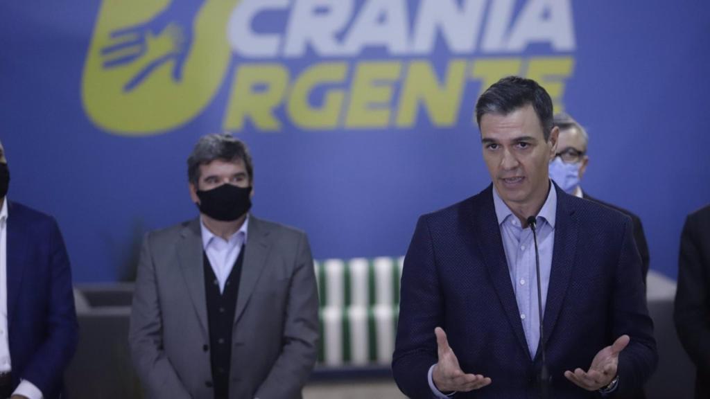 El presidente del Gobierno, Pedro Sánchez, en el centro de refugiados ucranianos de Málaga.