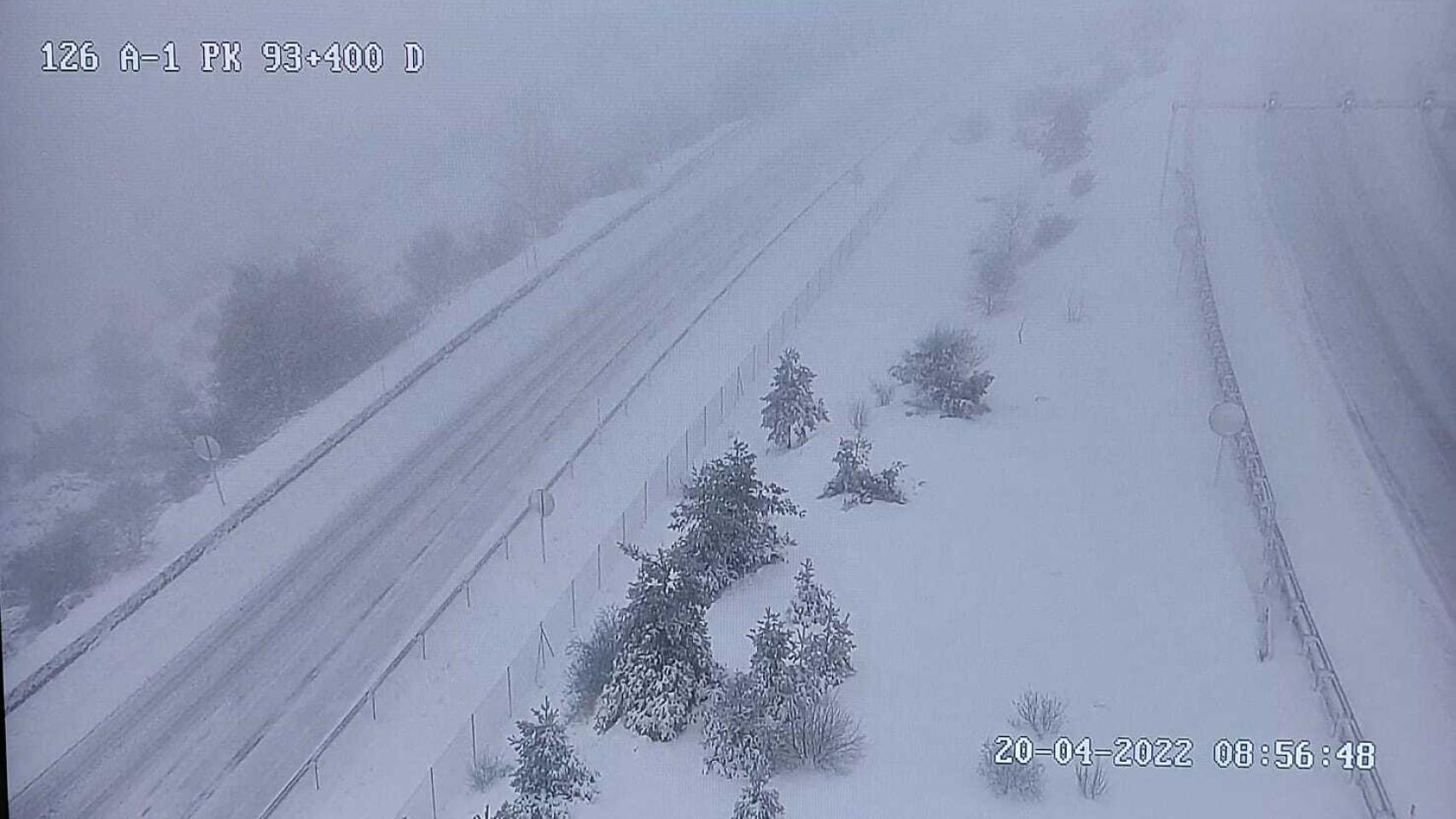 La nieve obliga a cortar la AP-6 a partir de Guadarrama.