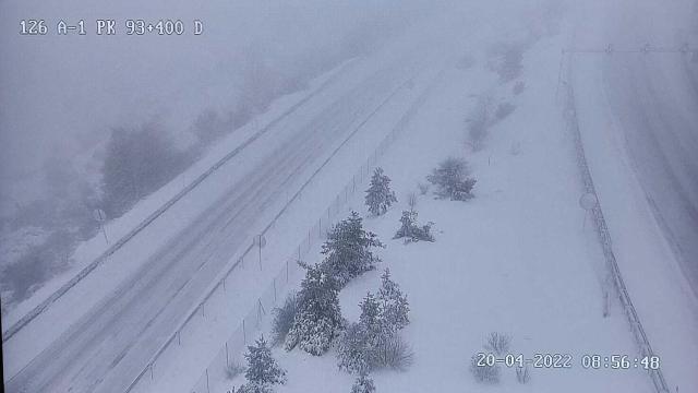 La nieve obliga a cortar la AP-6 a partir de Guadarrama.