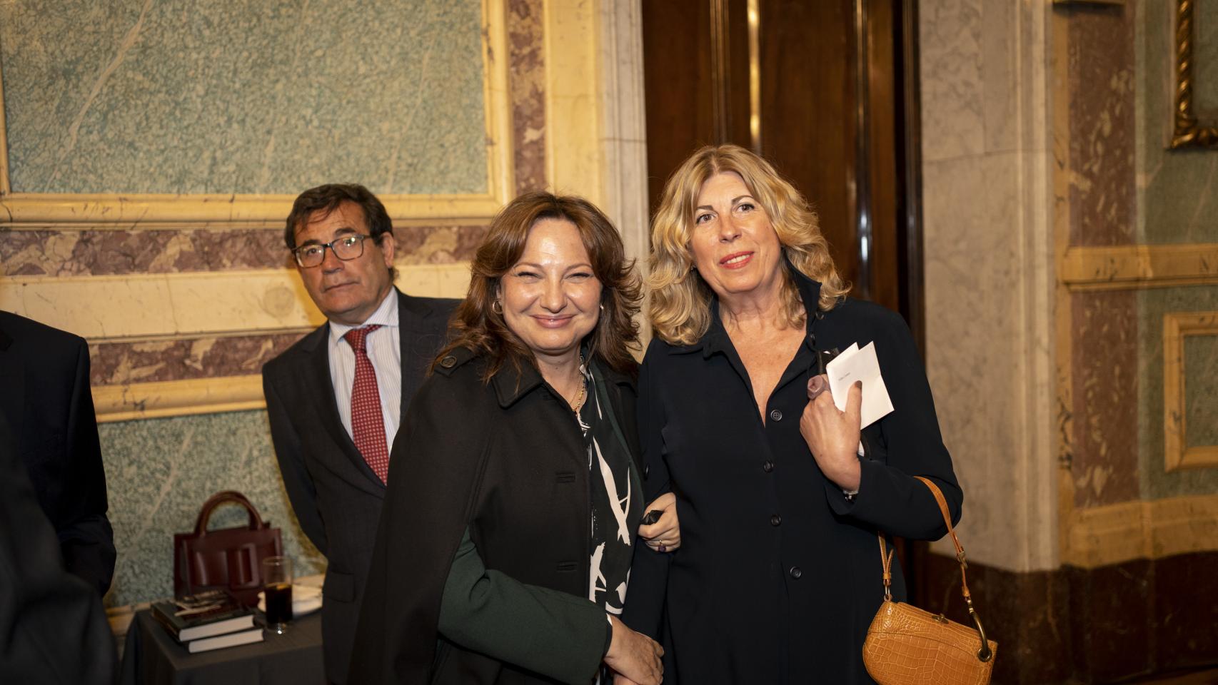 Marta Álvarez, presidenta del Grupo El Corte Inglés, y Carmen Valiño, empresaria y comunicadora.