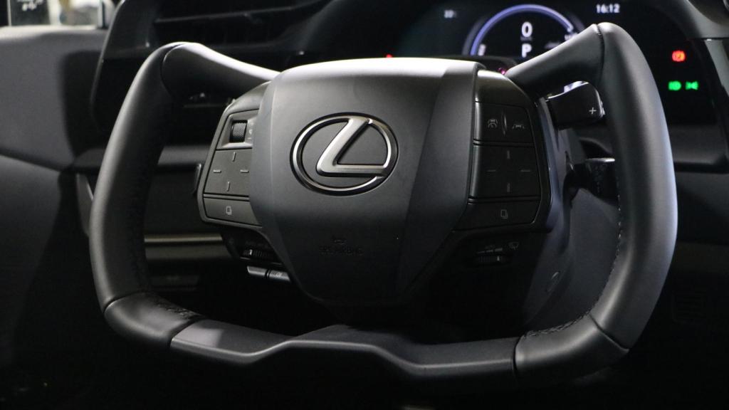 Así es el nuevo volante ideado por Lexus que se caracteriza por no tener conexiones mecánicas.