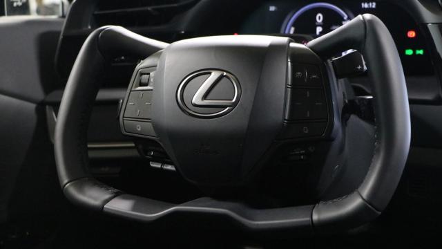 Así es el nuevo volante ideado por Lexus que se caracteriza por no tener conexiones mecánicas.