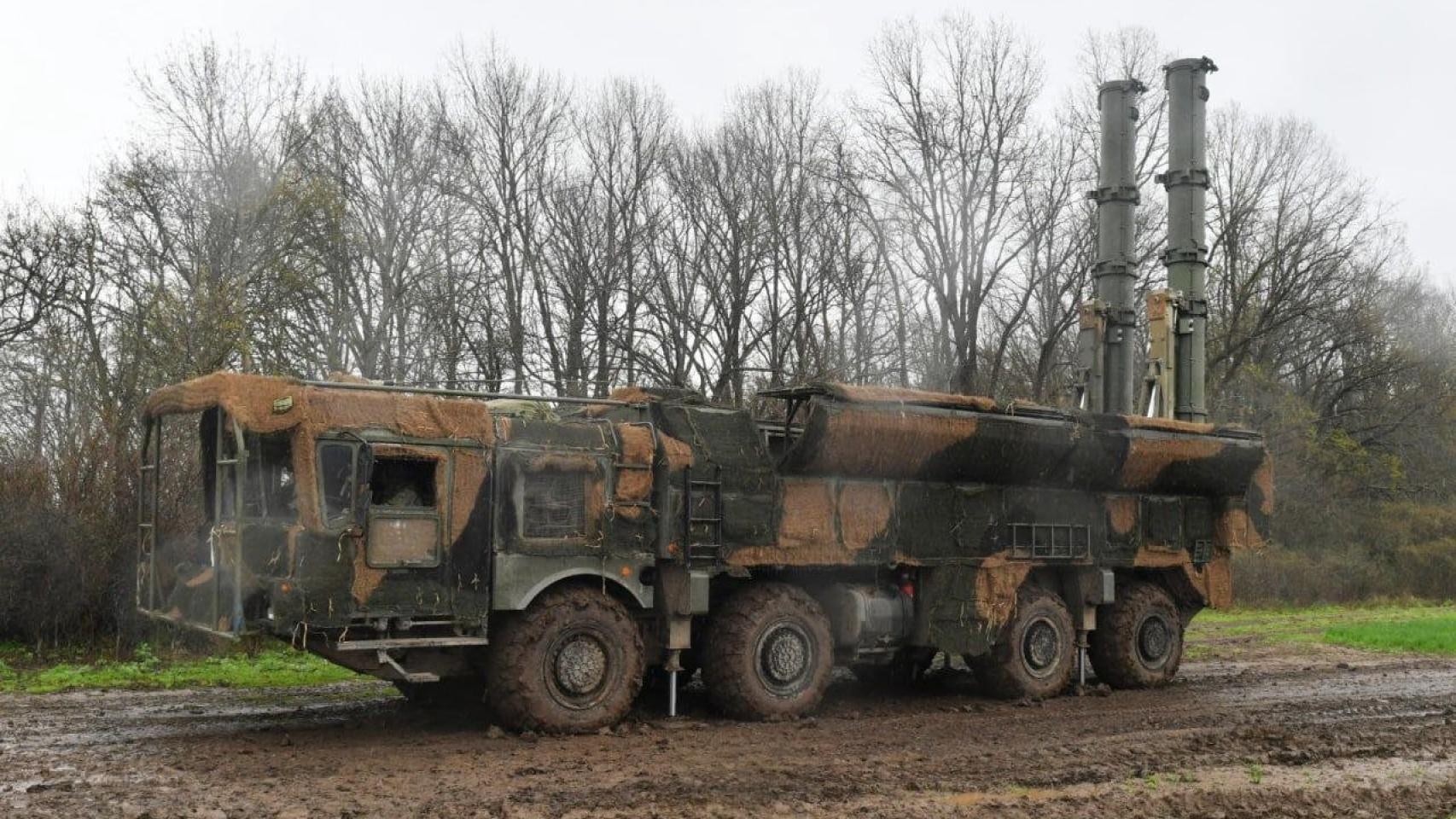 Lanzador Iskander camuflado de Rusia