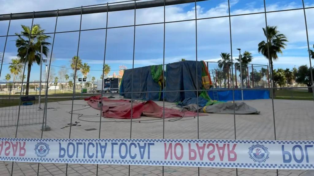 Los restos de la atracción tras el suceso.