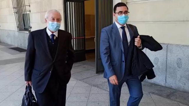 El exministro Bernat Soria saliendo de los juzgados tras declarar este jueves.