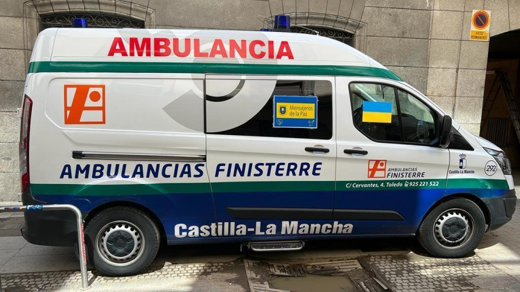 Ambulancia entregada a Mensajeros de la Paz.