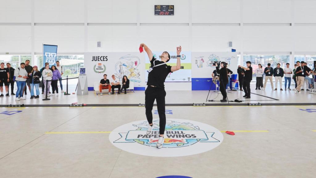 Saulo Morales, durante el torneo nacional de Red Bull Paper Wings