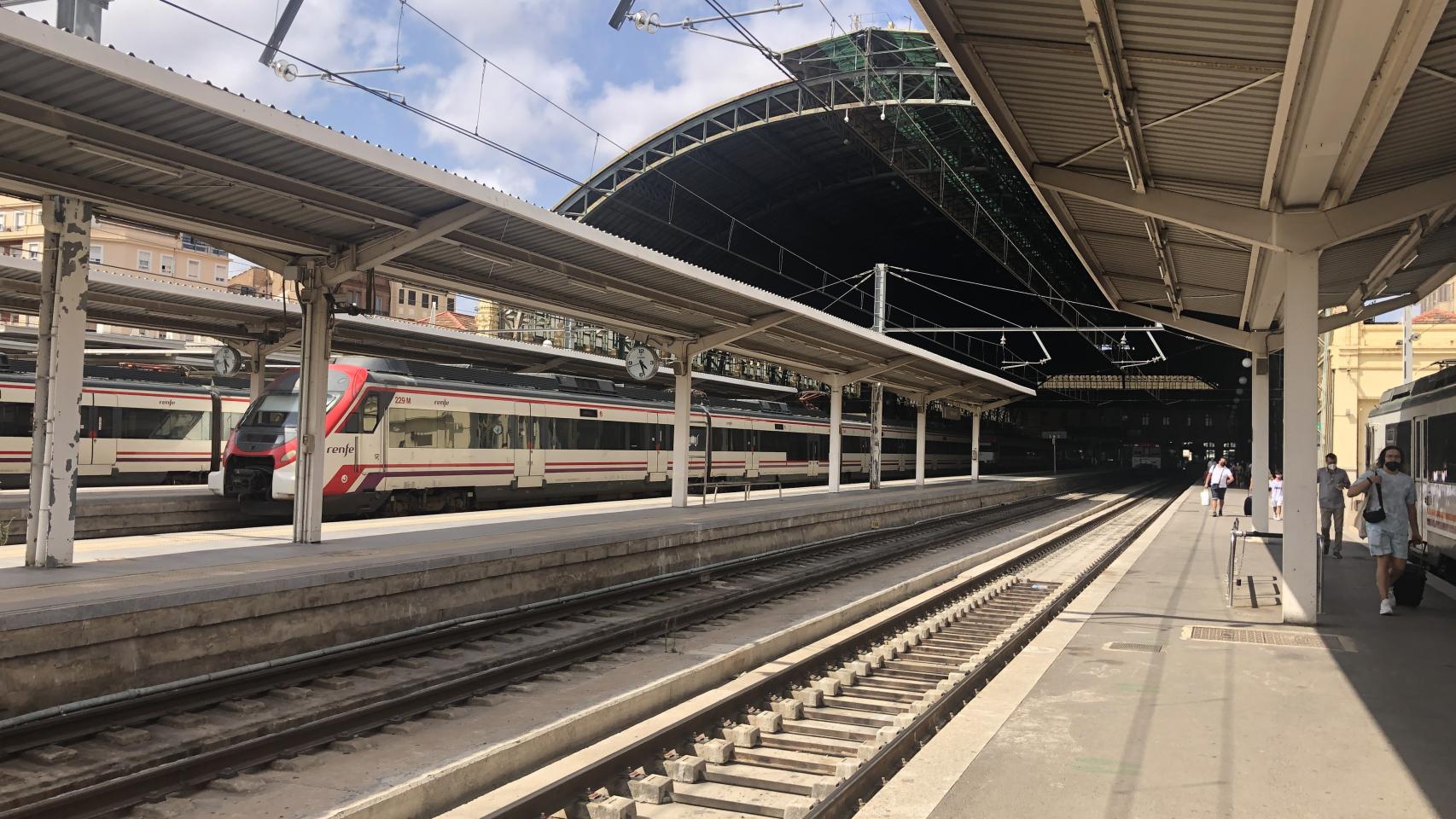 Andenes de la estación de tren de Alicante, en imagen de archivo.