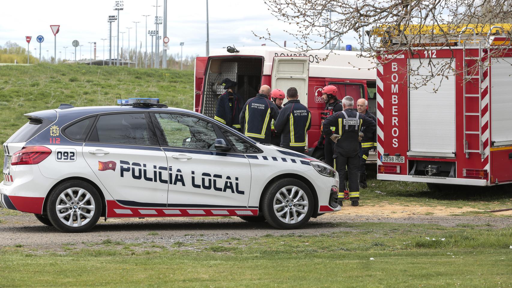 Sin señales del hombre que dejó ropa y un perro atado a orillas del río Torío