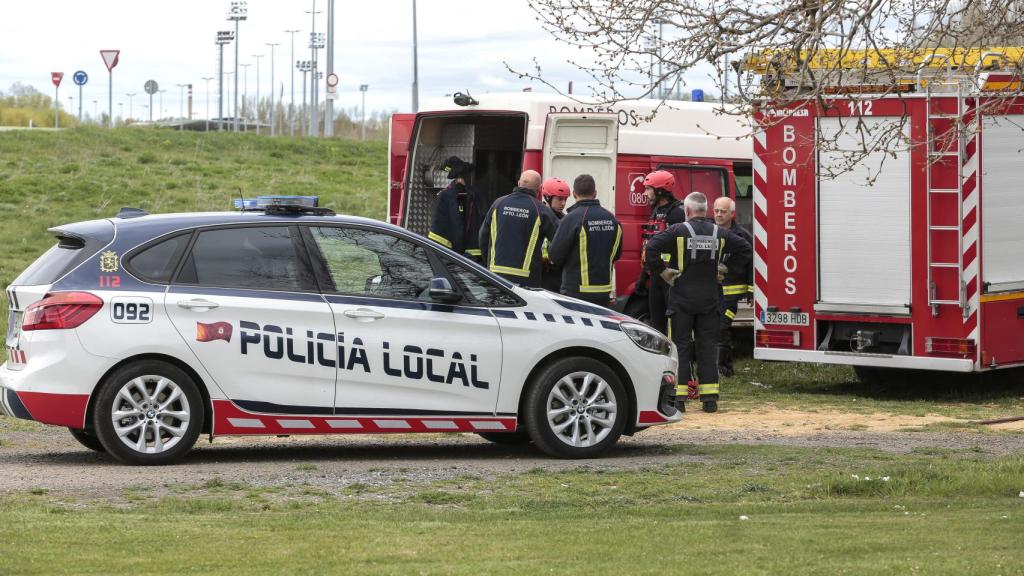 Sin señales del hombre que dejó ropa y un perro atado a orillas del río Torío