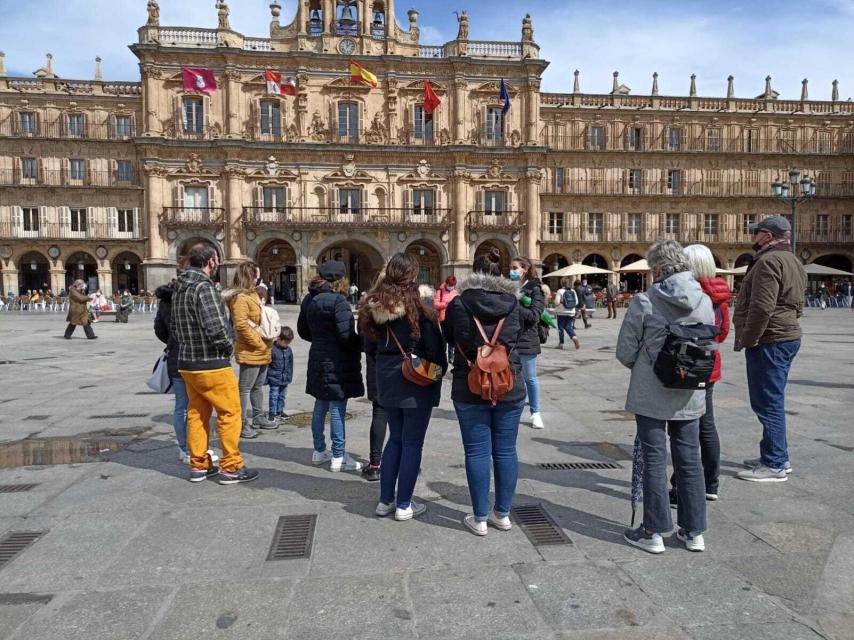 Turistas en la Plaza Mayor de Salamanca