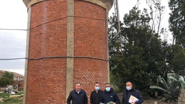 El vicepresidente tercero y diputado de Medio Ambiente y Obras Municipales, Javier Faúndez Domínguez, junto al alcalde de Piedrahita de Castro, Francisco Salvador Santiago