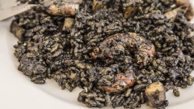 Receta de arroz negro con ali oli