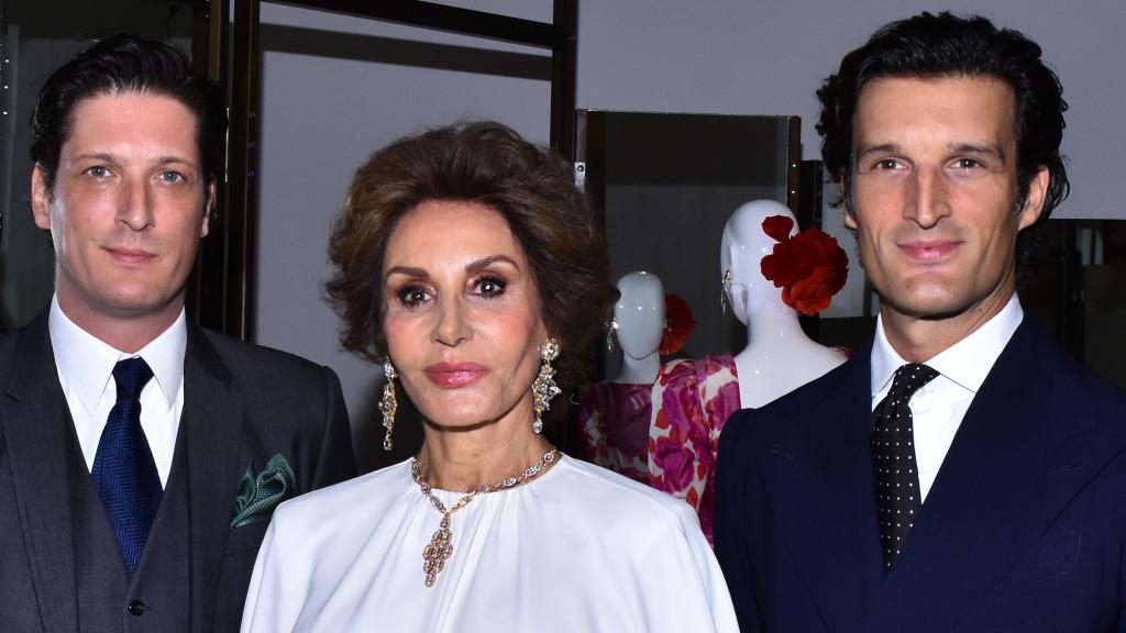 Rafael Medina junto a su madre, Naty Abascal, y su hermano, Luis.