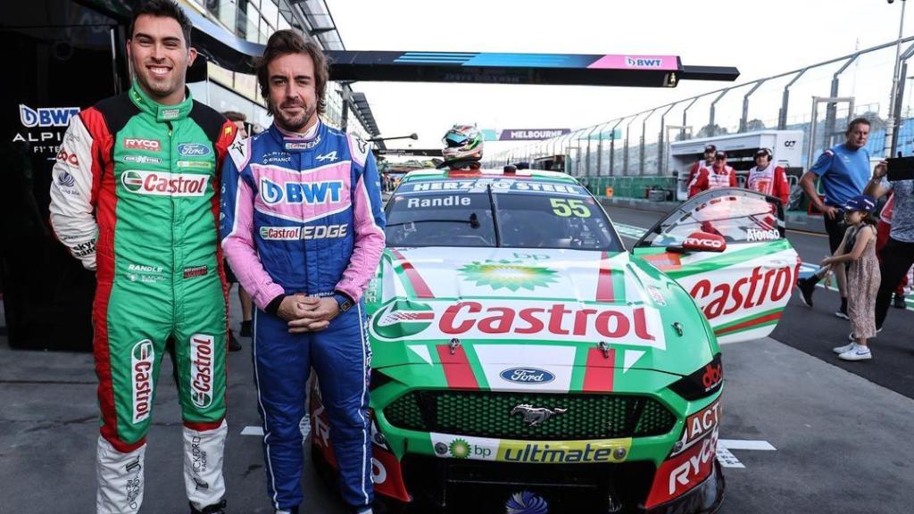 Fernando Alonso en un evento de Castrol en Albert Park