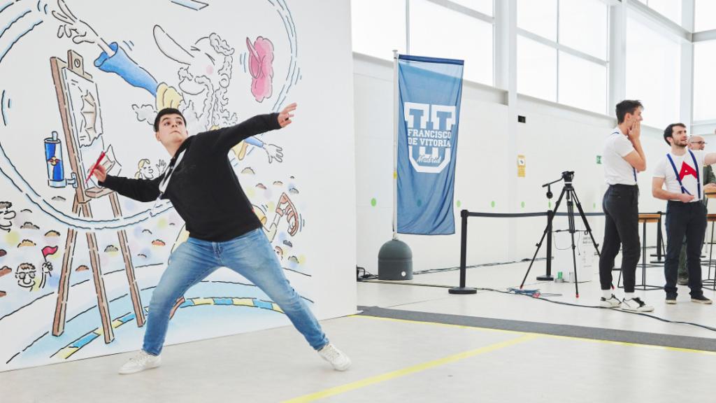 Pablo Fernández, durante la competición de Red Bull Paper Wings en Madrid