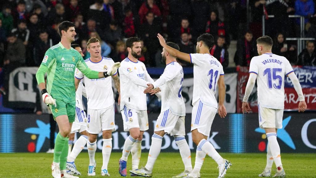 Los jugadores del Real Madrid celebran la victoria ante Osasuna