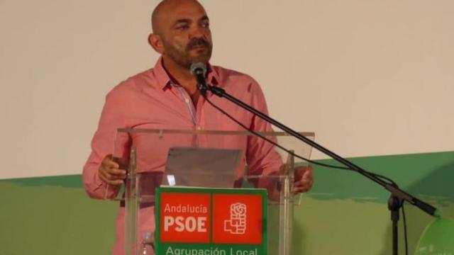 Francisco Arcilla, el alcalde de Torrecera, una pedanía de Jerez, en un acto de su partido.