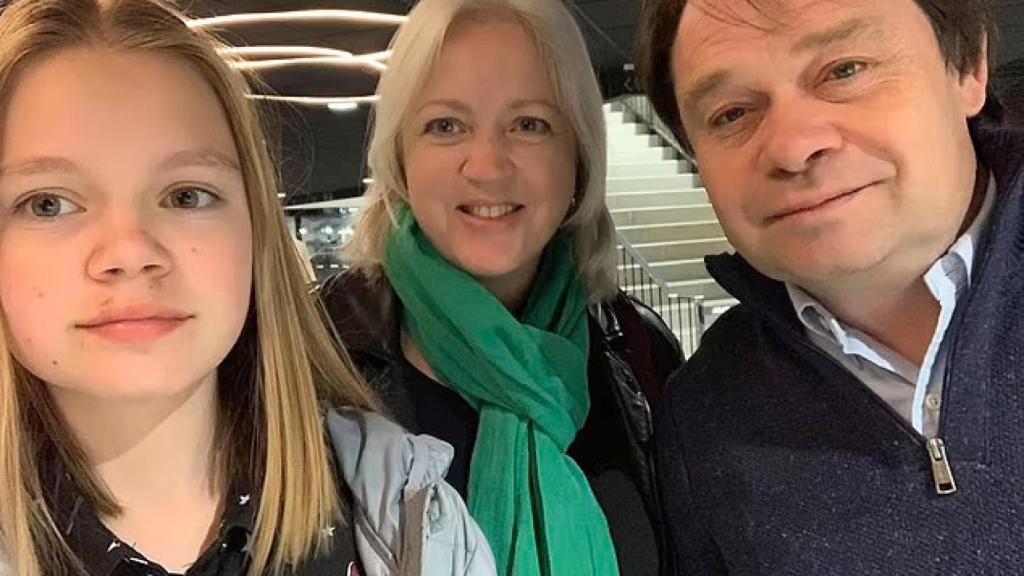 Sergey Protosenya, su mujer Natalya y su hija María