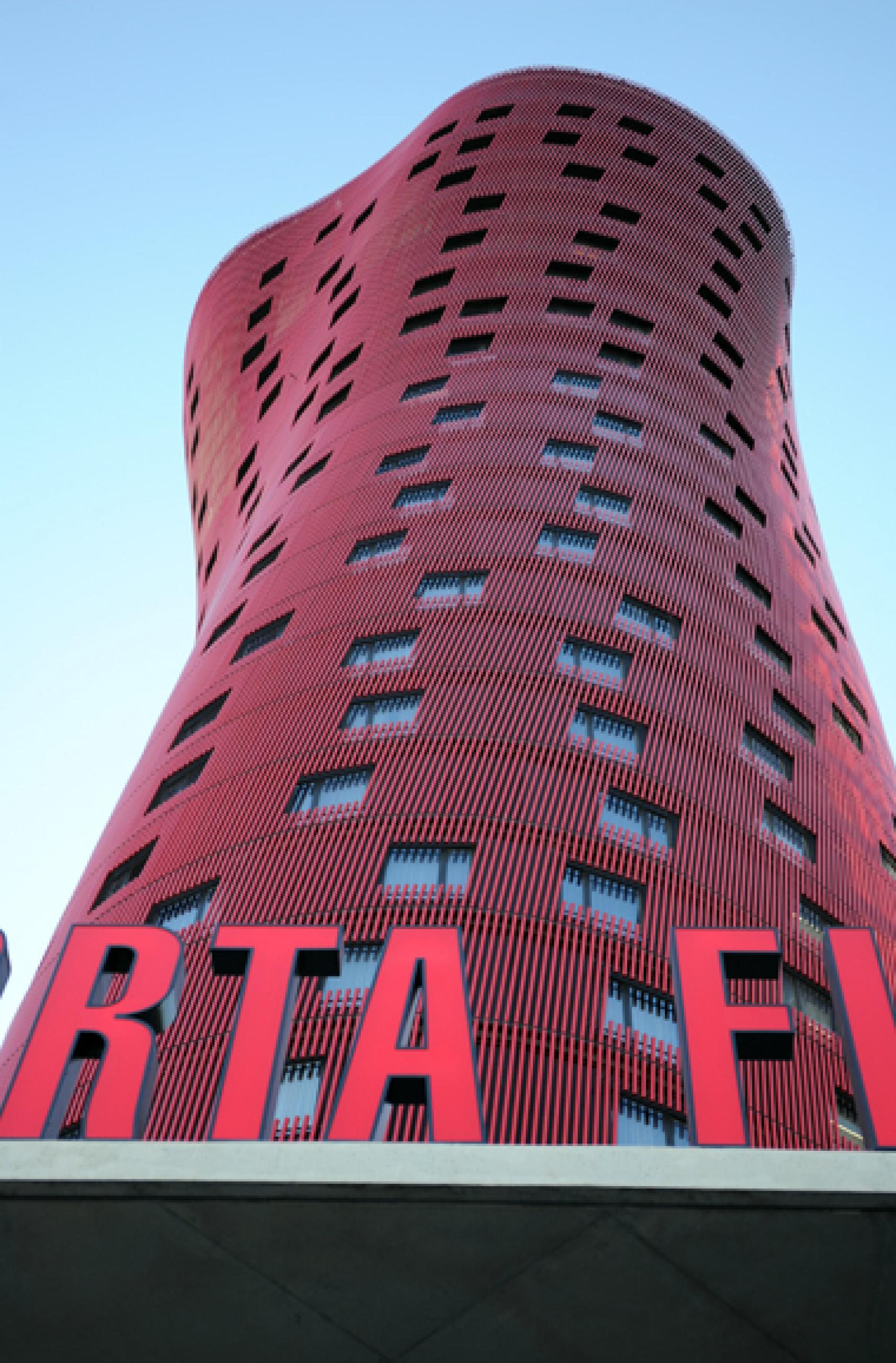 Torre Porta Fira, del arquitecto japonés Toyo Ito.