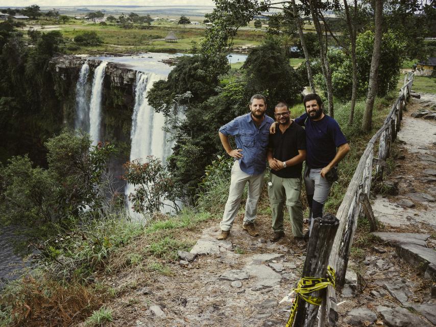 David Beriain a la izquierda y Sergio Caro a la derecha, durante un viaje.