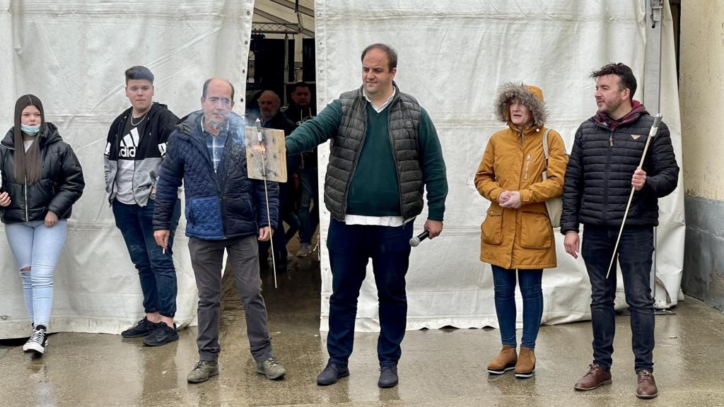 Arranque de las fiestas de Cabezuela de Salvatierra, con la presencia del alcalde de Guijuelo