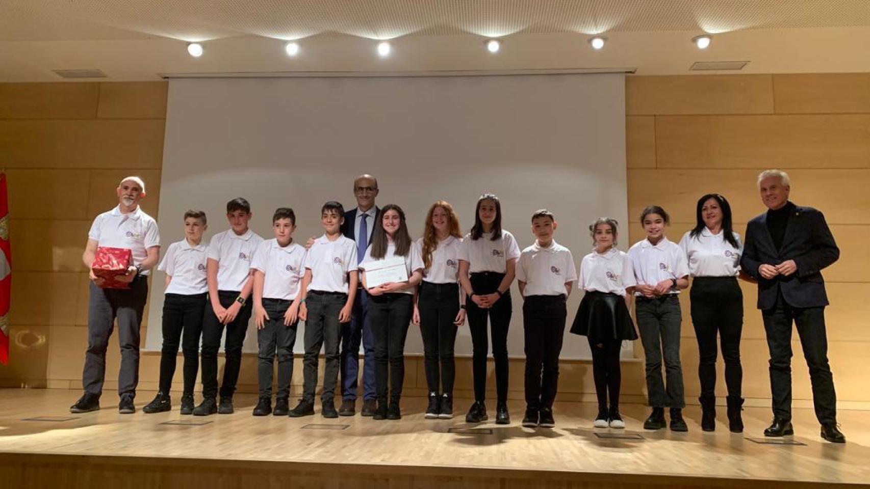 Alumnos del CEIP ‘Obispo Nieto’ de Zamora recibiendo el premio
