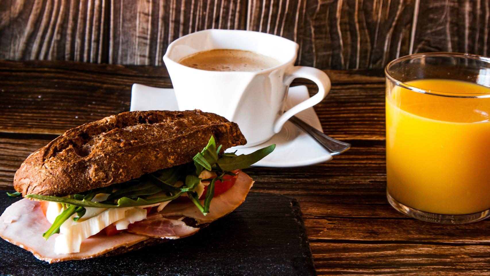 Un desayuno completo.