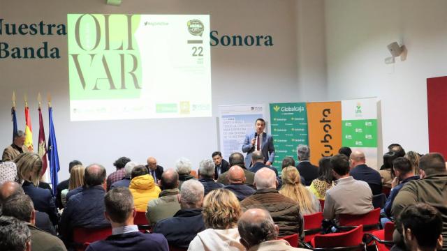 Francisco Martínez Arroyo, consejero de Agricultura, este viernes en Mora (Toledo).