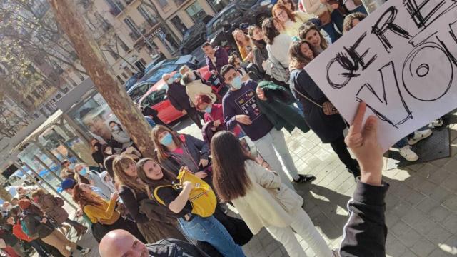 Imagen de la cola multitudinaria que se formó a las puertas del CODEM para votar.