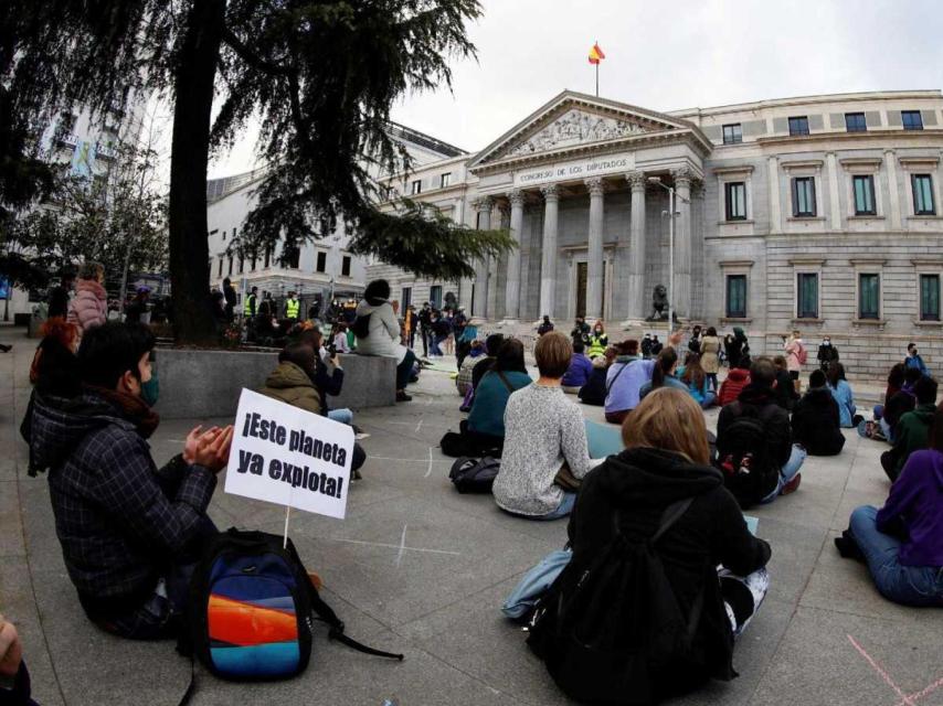 Ecological demonstration before the congress of representatives.