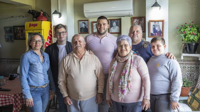La familia Rocha-Sarrias, de Jimena de la Frontera, Cádiz, tres generaciones cubiertas por el seguro de decesos.
